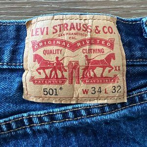Levi's 501 Jeans. W34 x L32. Medium Wash.